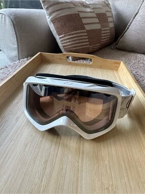 Oakley White Ski/Snow Goggles with Brown-Tinted Lens